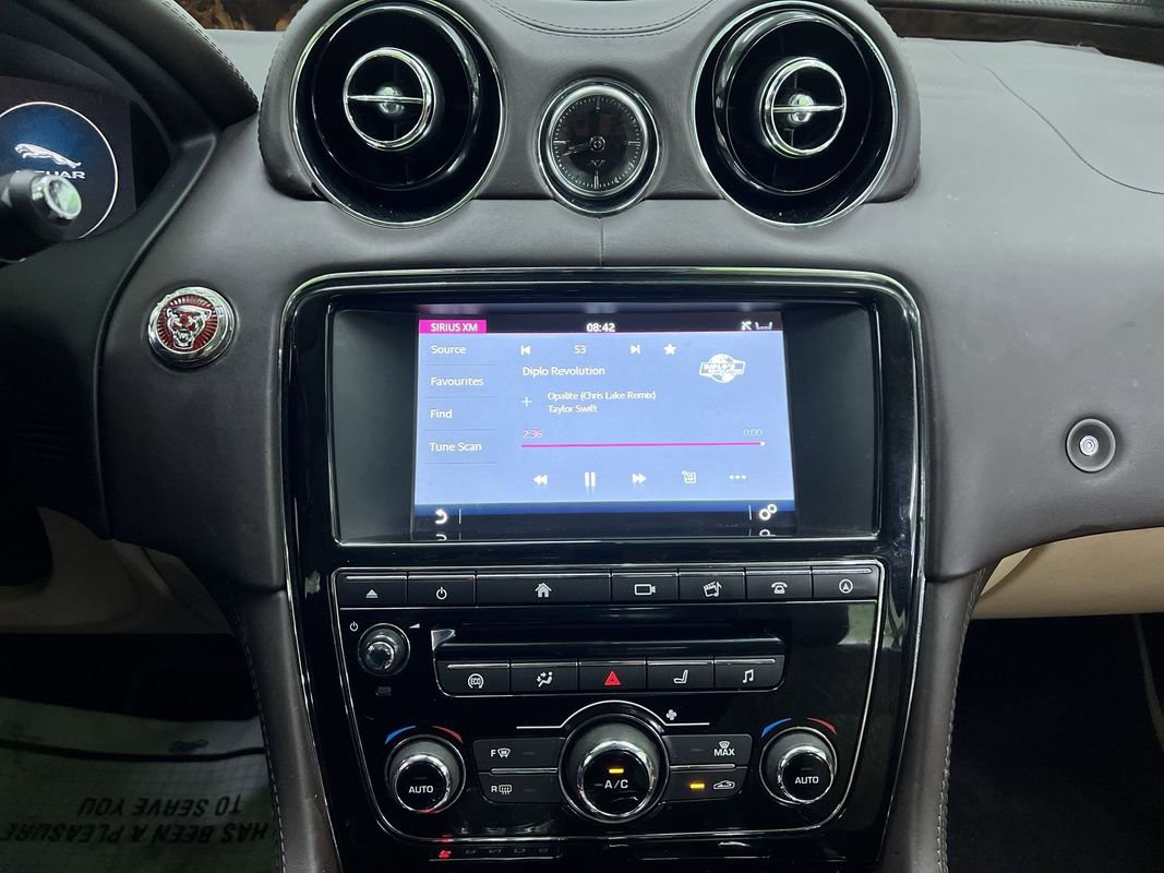 Used 2016 Jaguar XJ L Portfolio AWD/4WD image 21