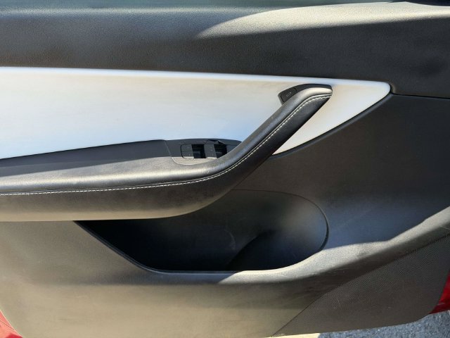 Used 2021 Tesla Model Y Long Range AWD/4WD image 17