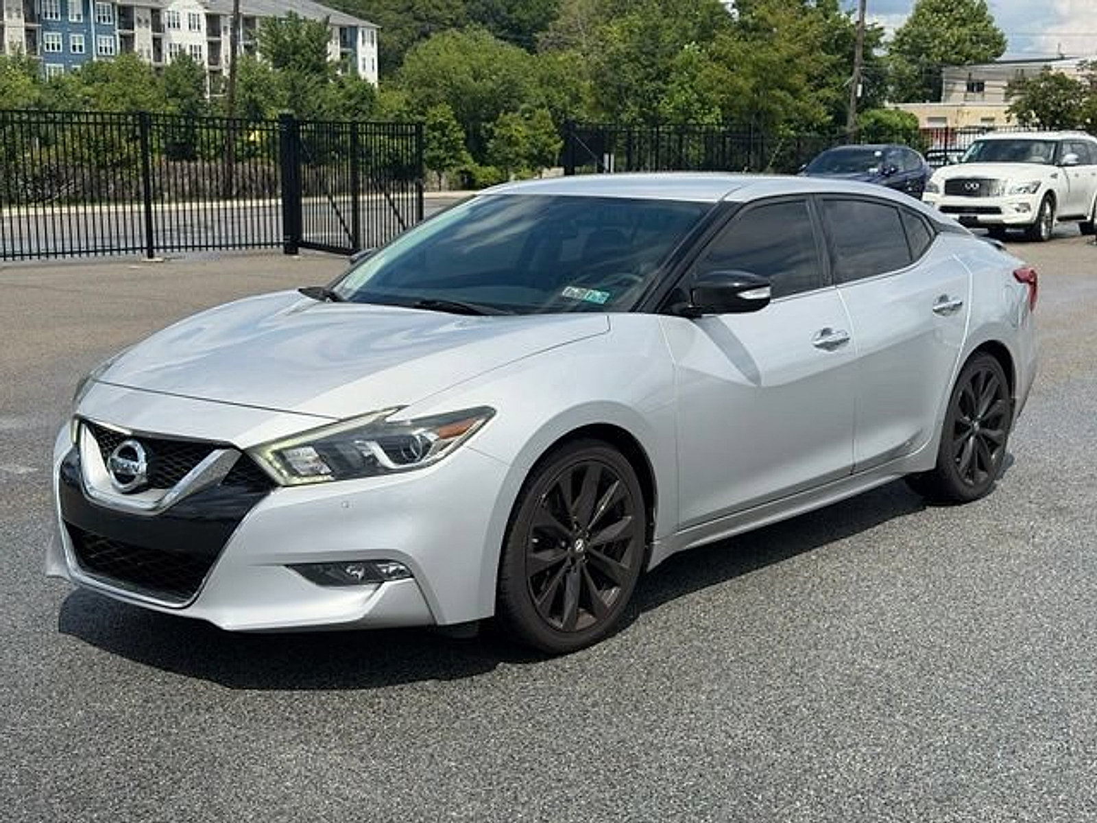 Used 2017 Nissan Maxima SR w/ Midnight Edition FWD image 3