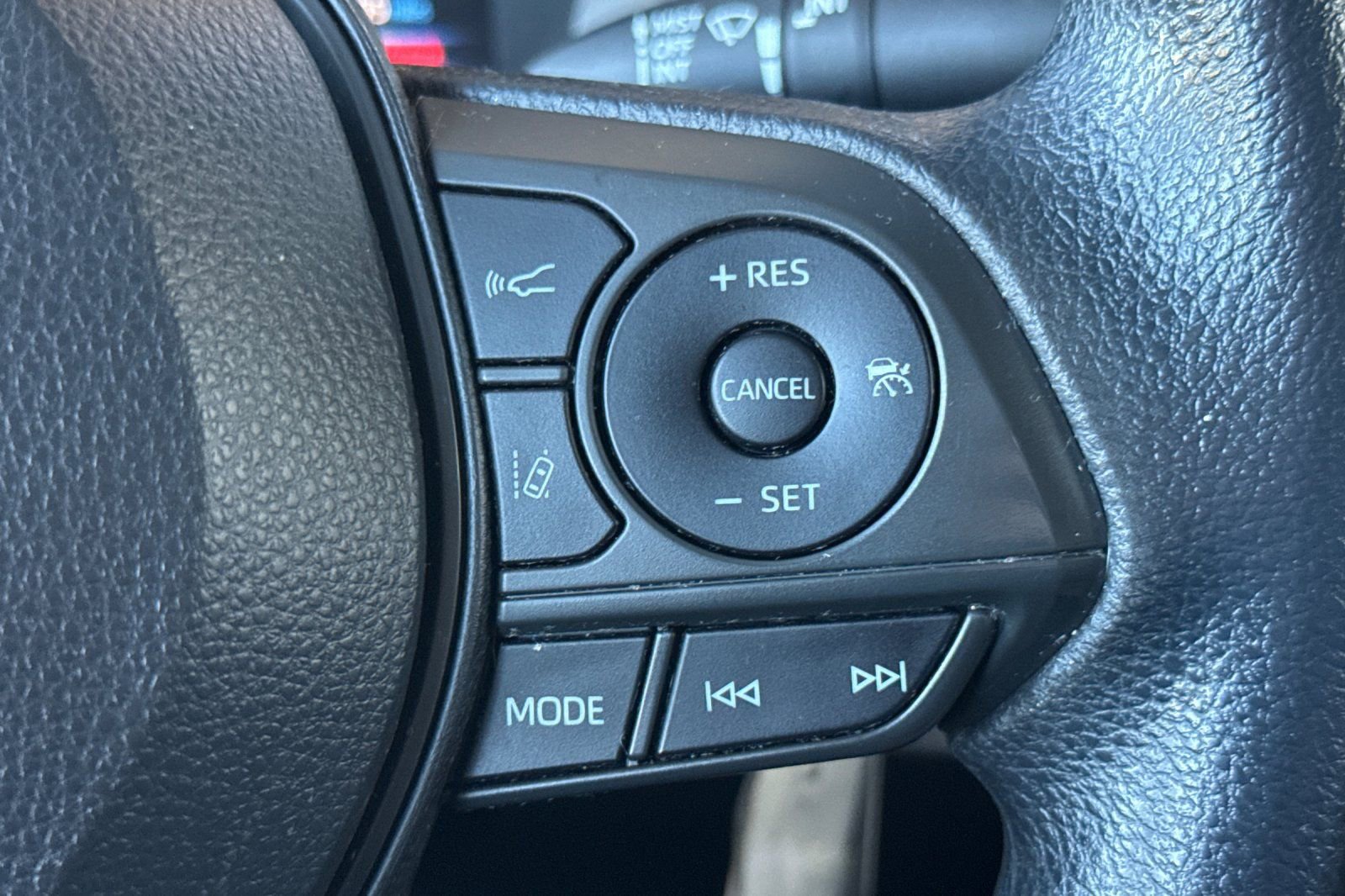 Used 2021 Toyota Corolla LE w/ Carpet Mat Package (TMS) image 26