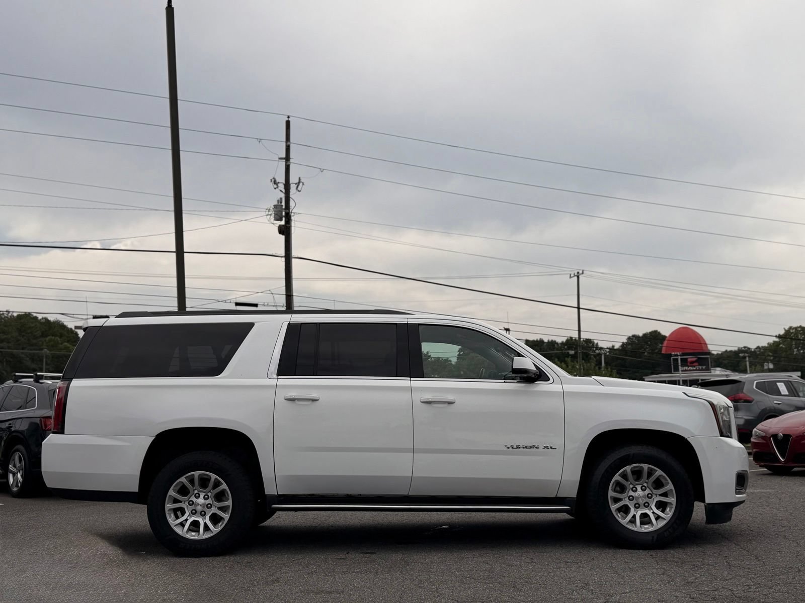 Used 2017 GMC Yukon XL SLT AWD/4WD image 6