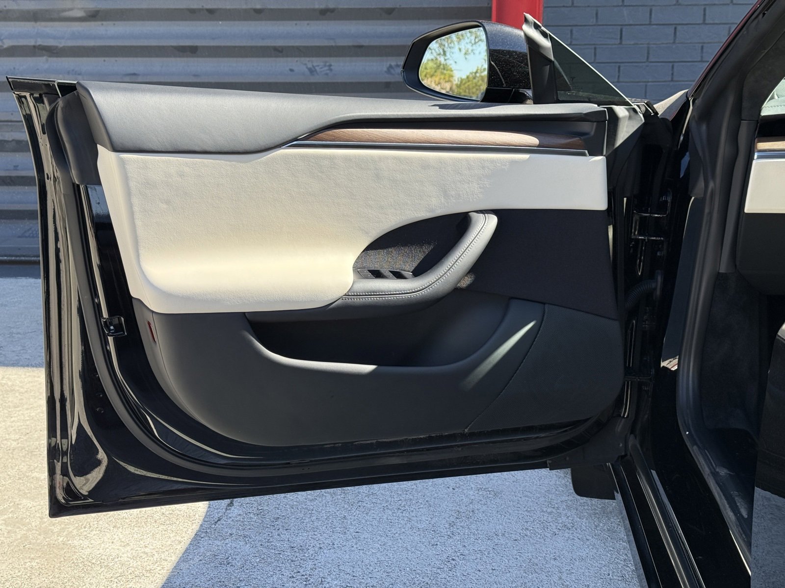 Used 2023 Tesla Model S Standard Range image 9