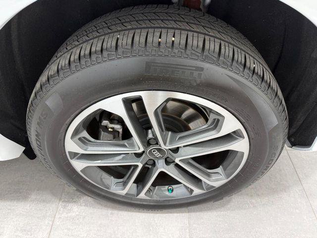 Certified 2025 Audi Q5 Premium w/ Convenience Package image 5
