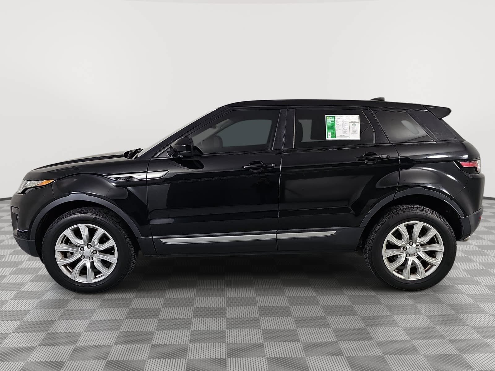 Used 2018 Land Rover Range Rover Evoque SE AWD/4WD image 5