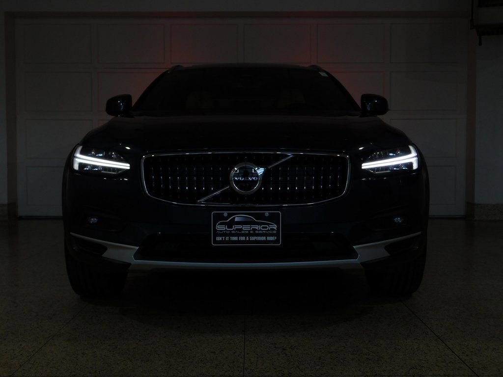 Used 2026 Volvo V90 B6 Cross Country Ultra image 14