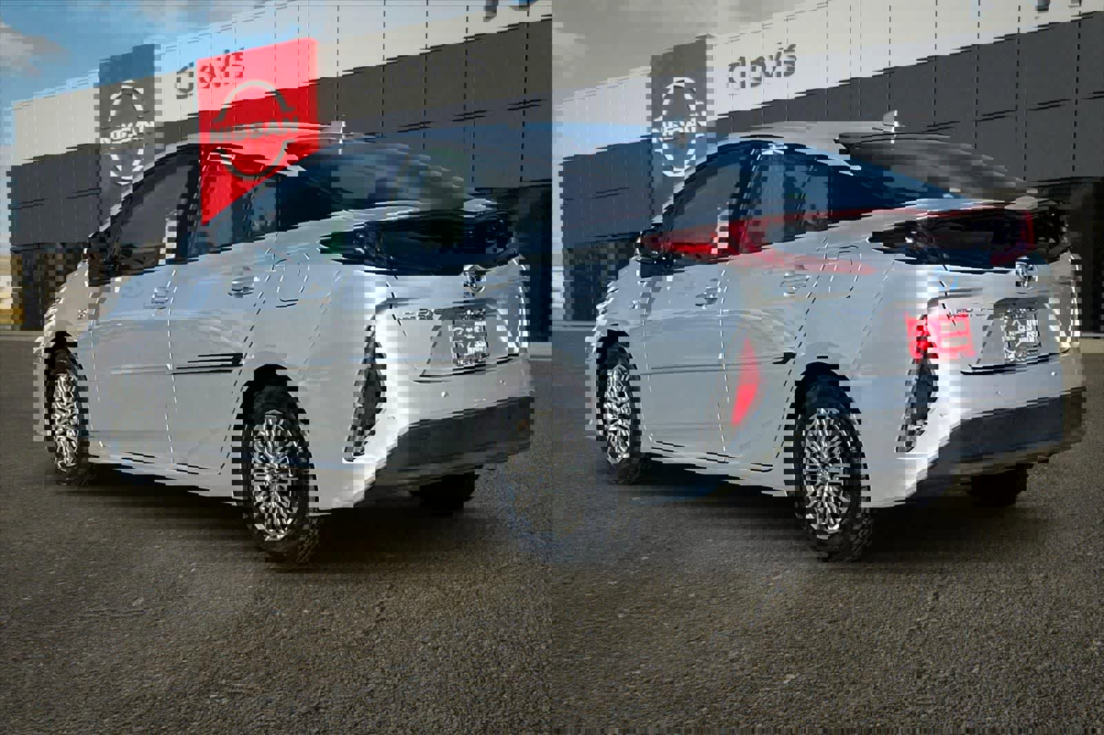 Used 2019 Toyota Prius Prime Advanced w/ Carpet Mat Package image 7