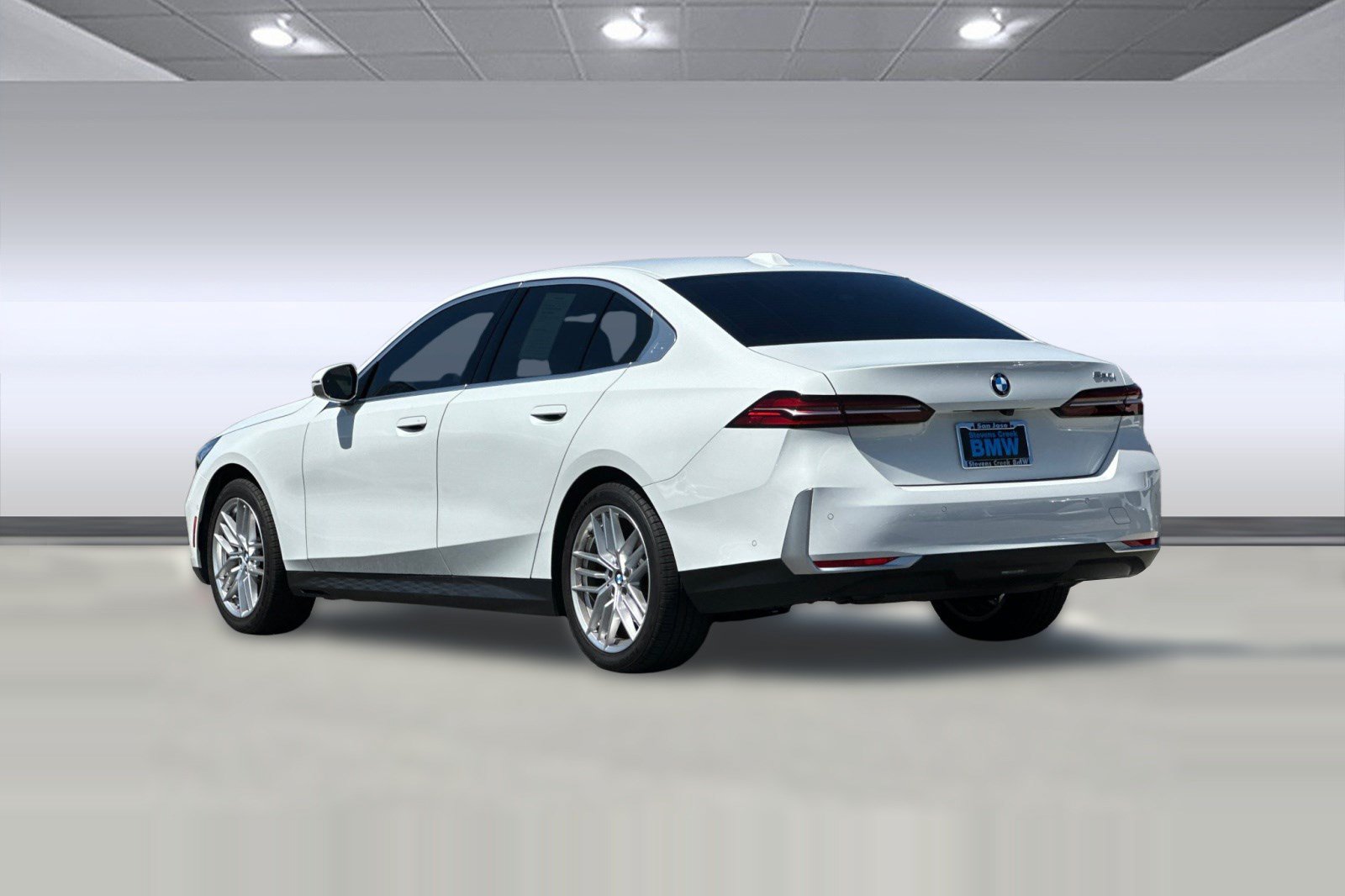 Used 2024 BMW 530i w/ Convenience Package RWD image 3