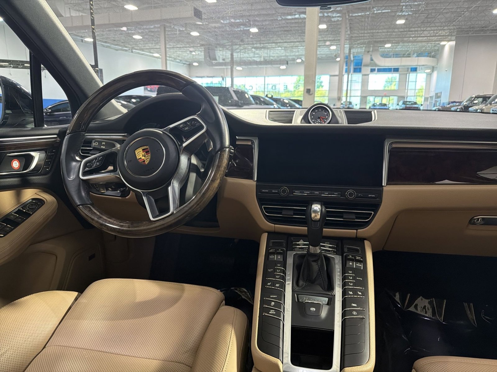 Used 2021 Porsche Macan AWD/4WD image 23