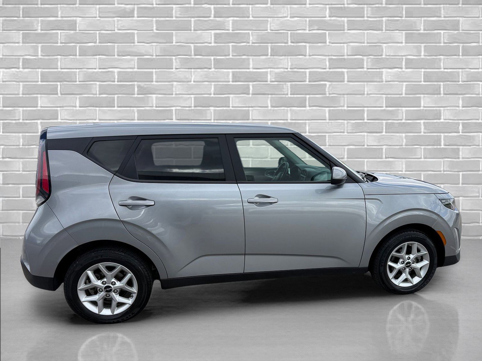 Used 2024 Kia Soul LX w/ Option Group 015 FWD image 9