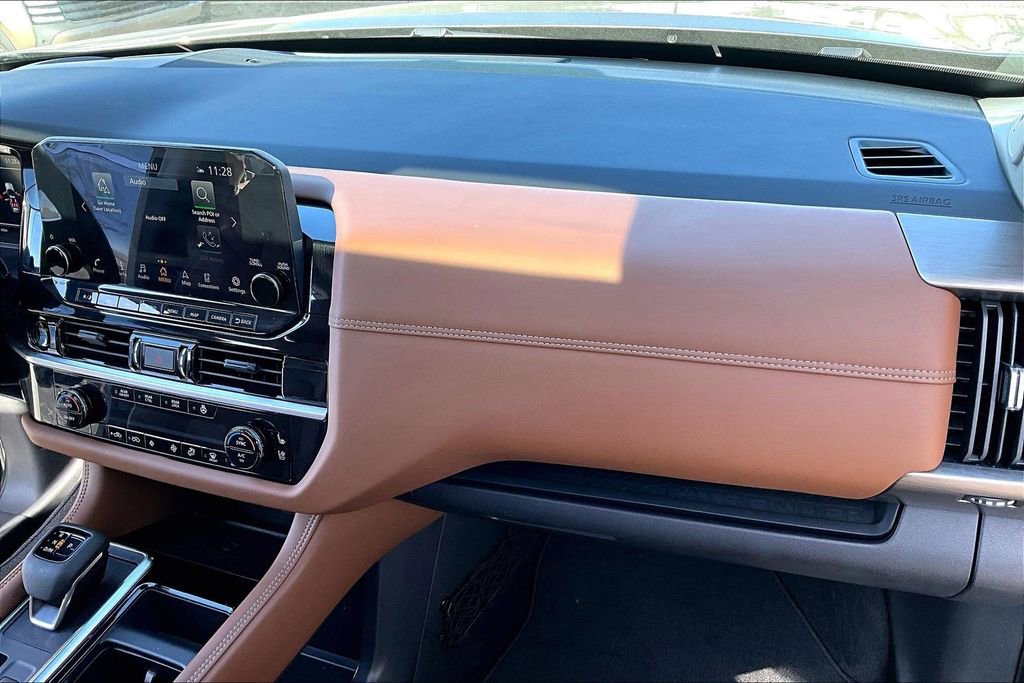 Used 2025 Nissan Pathfinder Platinum image 21