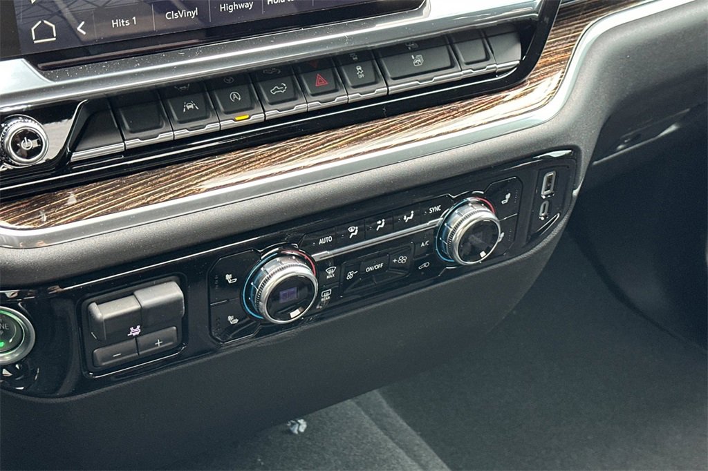 New 2025 GMC Sierra 1500 SLE image 17