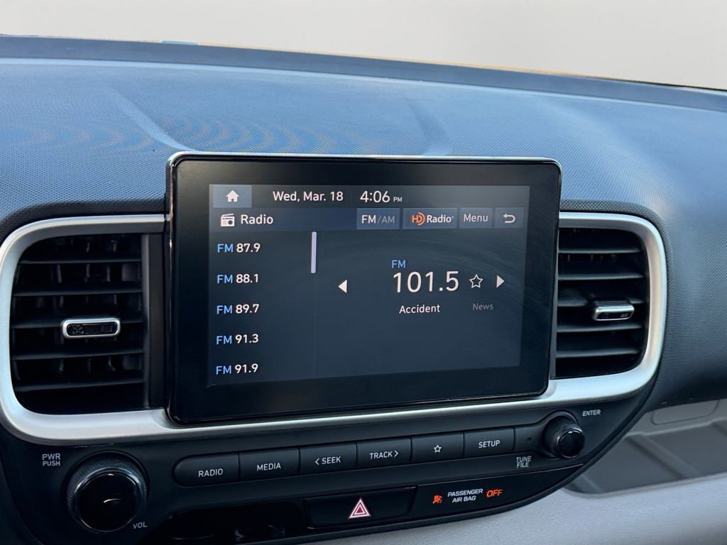 Used 2023 Hyundai Venue SEL image 17