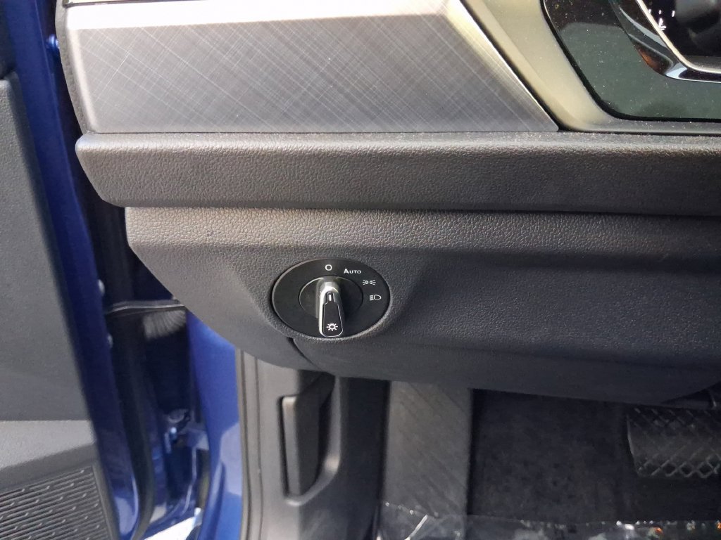 Used 2024 Volkswagen Jetta SE w/ Panoramic Sunroof Package FWD image 25