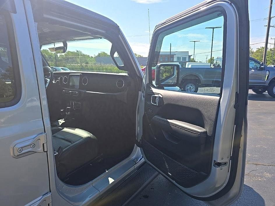 Used 2022 Jeep Wrangler Unlimited Sahara w/ Dual Top Group image 33