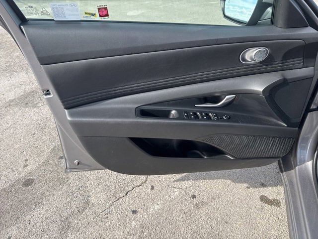 Used 2025 Hyundai Elantra SEL image 14