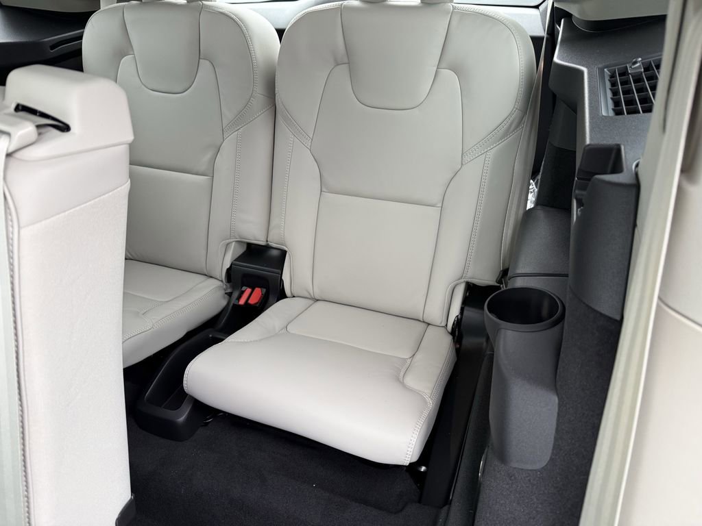 New 2026 Volvo XC90 B6 Ultra image 12