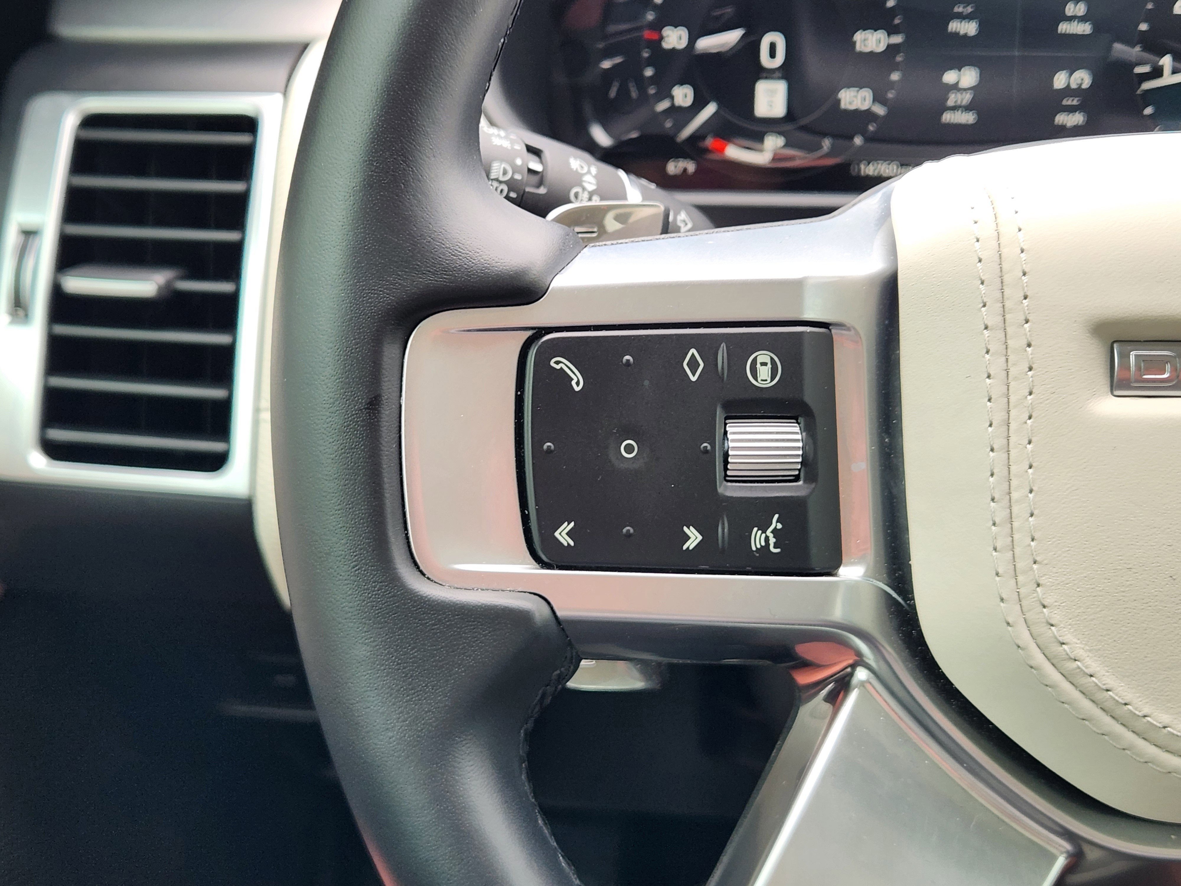 Certified 2025 Land Rover Discovery Dynamic SE AWD/4WD image 25