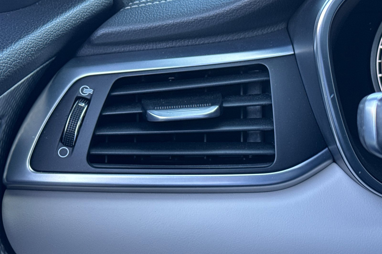 Used 2022 Genesis G70 3.3T image 26