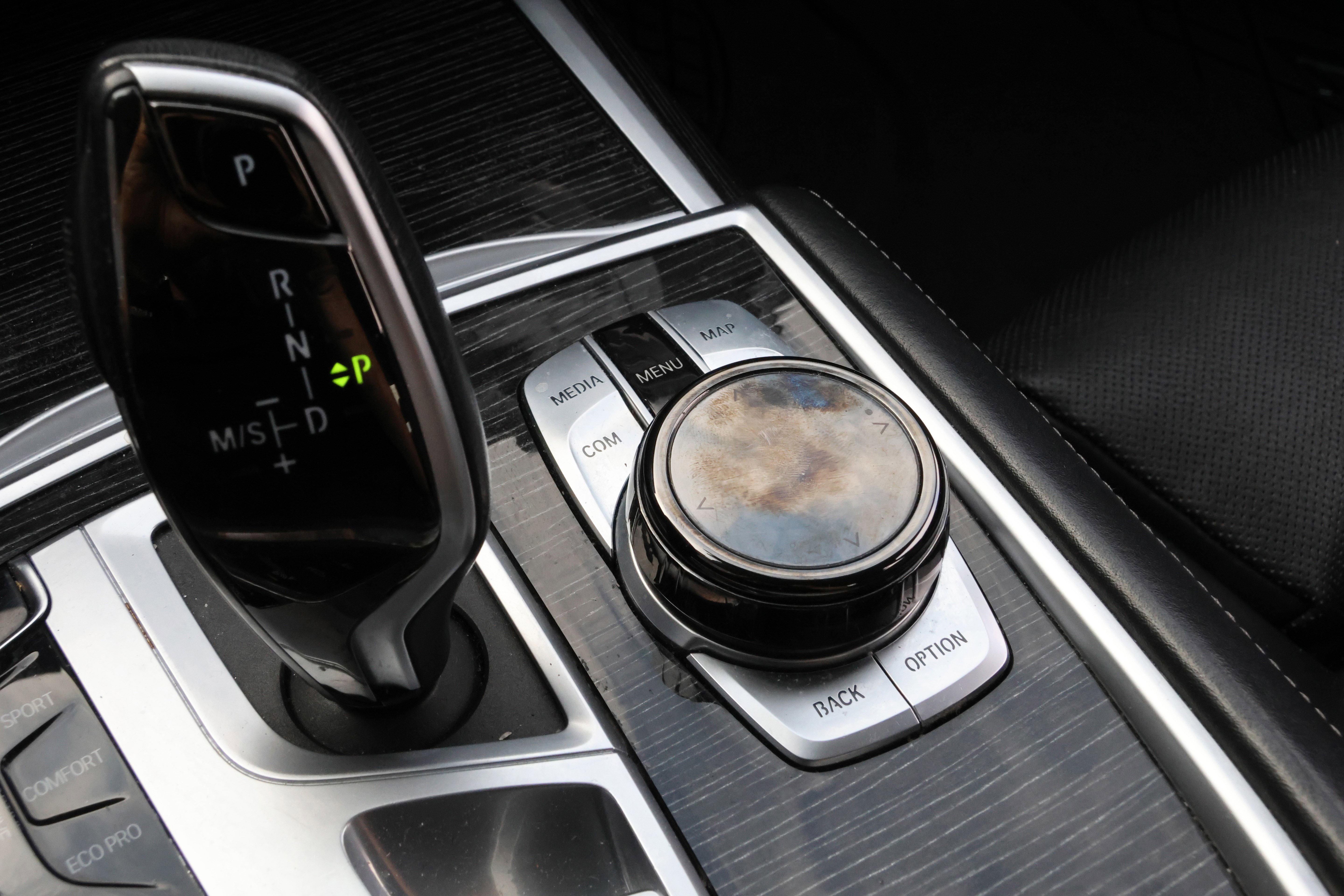 Used 2020 BMW 740i w/ Premium Package RWD image 28