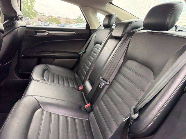 Used 2018 Ford Fusion SE w/ Fusion SE Technology Package FWD image 19