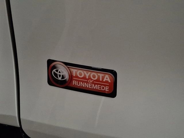 Used 2024 Toyota Sienna Platinum image 29