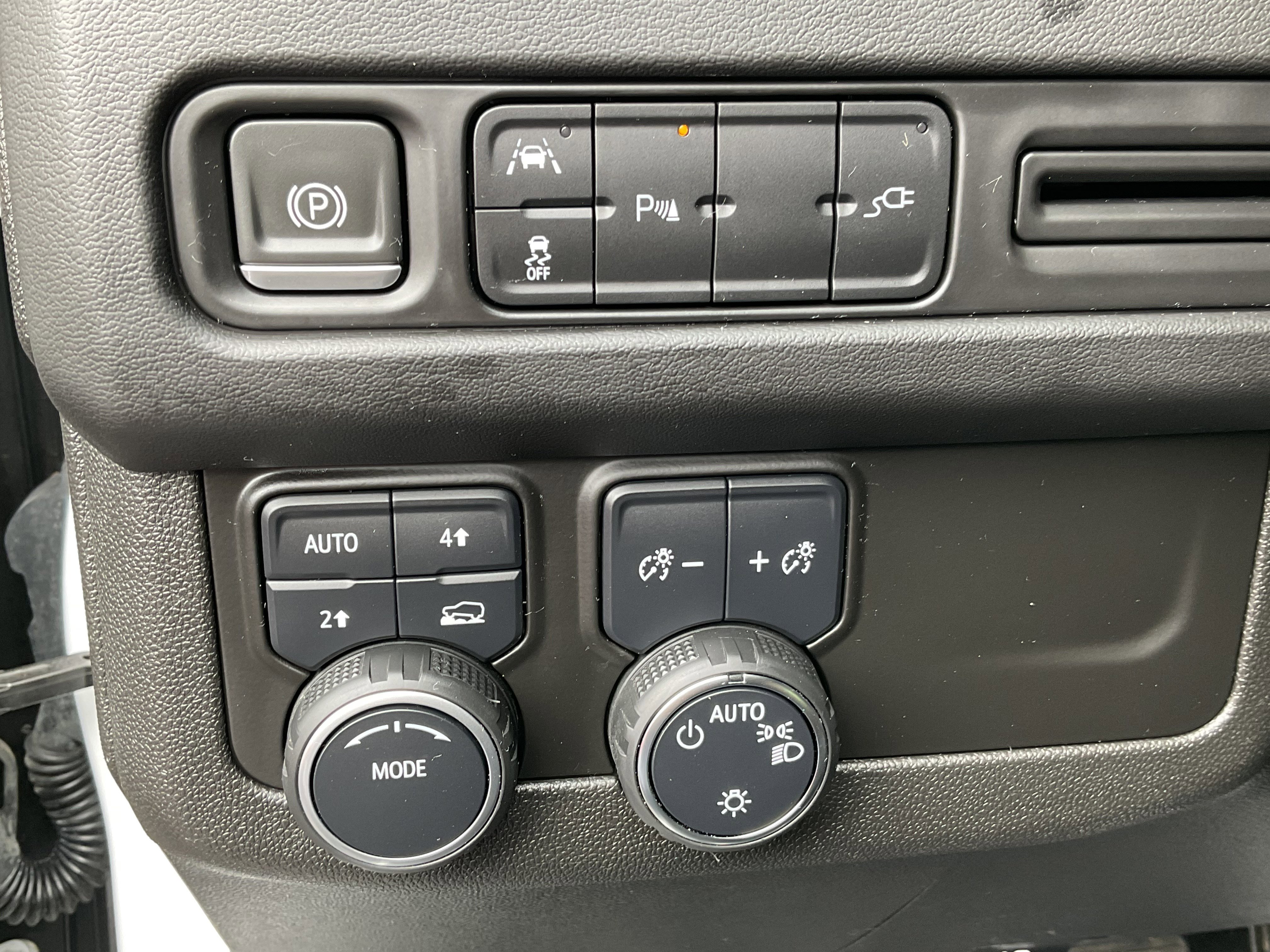 Used 2022 Chevrolet Suburban LS AWD/4WD image 25