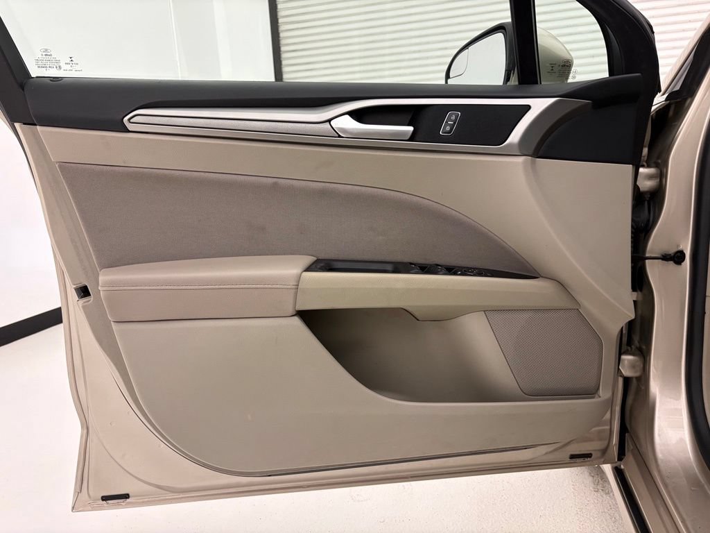 Used 2018 Ford Fusion SE FWD image 22