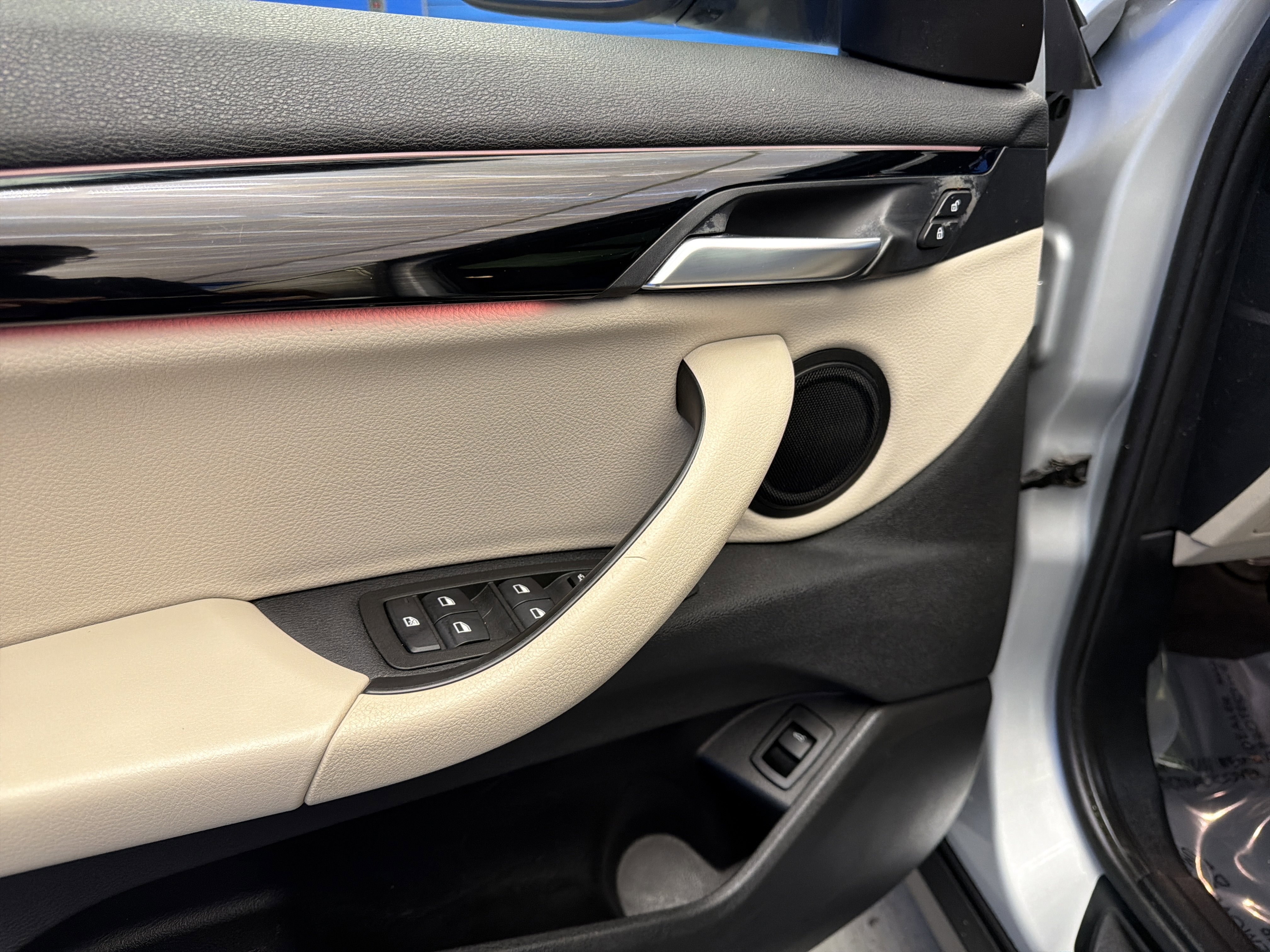 Used 2018 BMW X2 sDrive28i w/ Convenience Package image 11