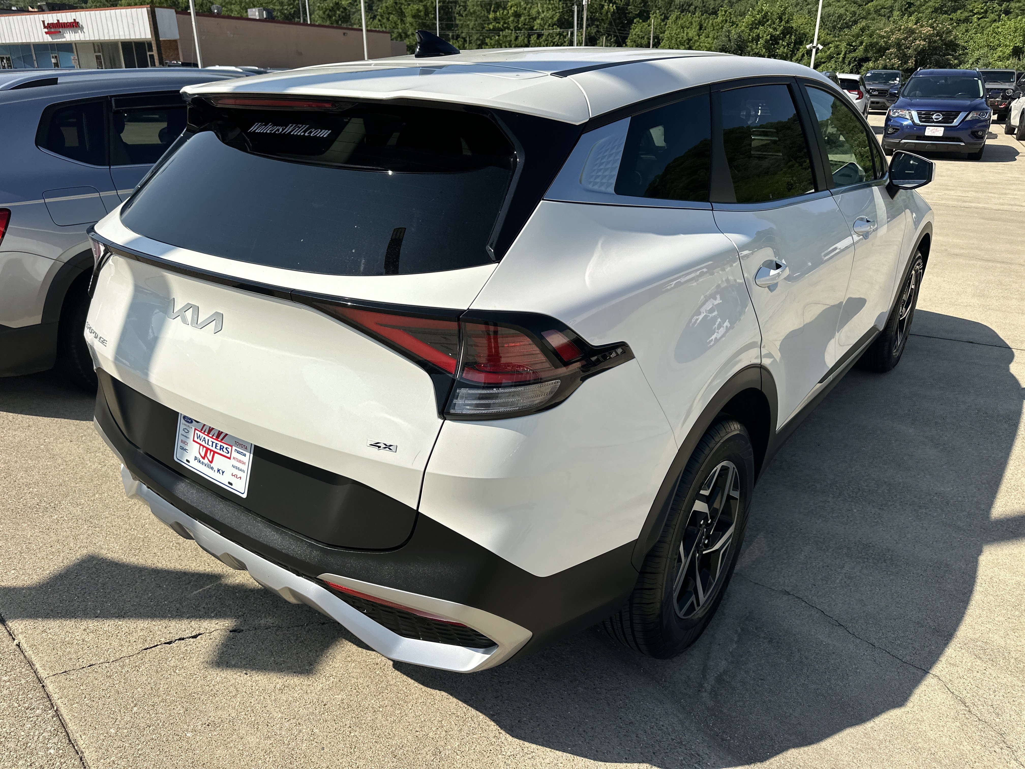 Used 2024 Kia Sportage LX AWD/4WD image 2