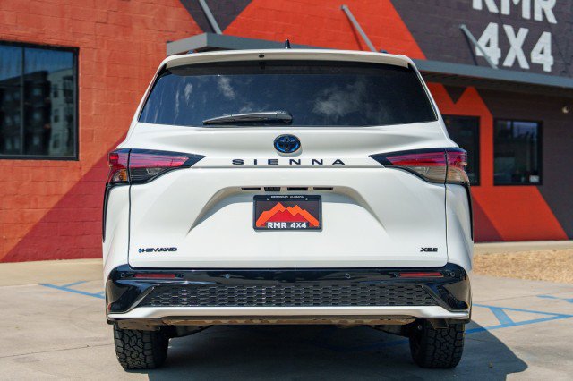 Used 2025 Toyota Sienna XSE w/ XSE Plus Package AWD/4WD image 6