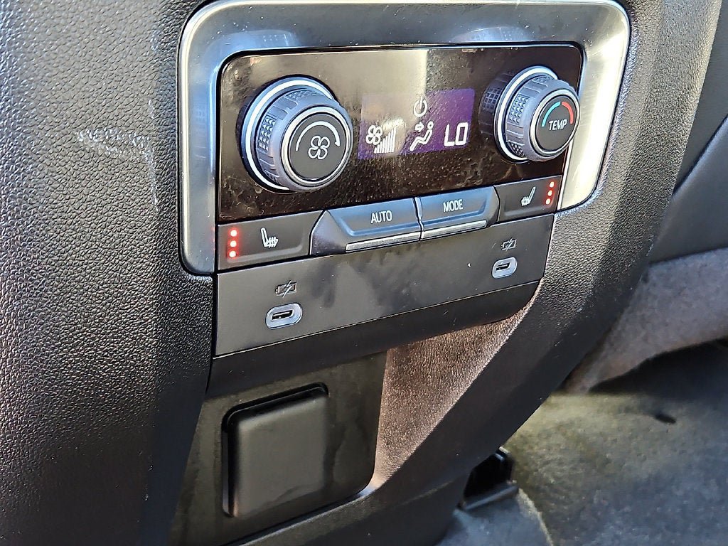 Used 2024 Chevrolet Tahoe Premier AWD/4WD image 28