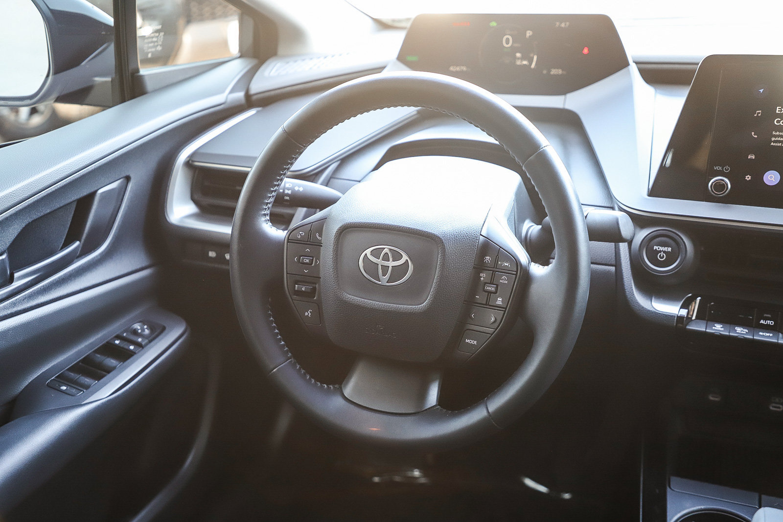 Certified 2024 Toyota Prius LE FWD image 15