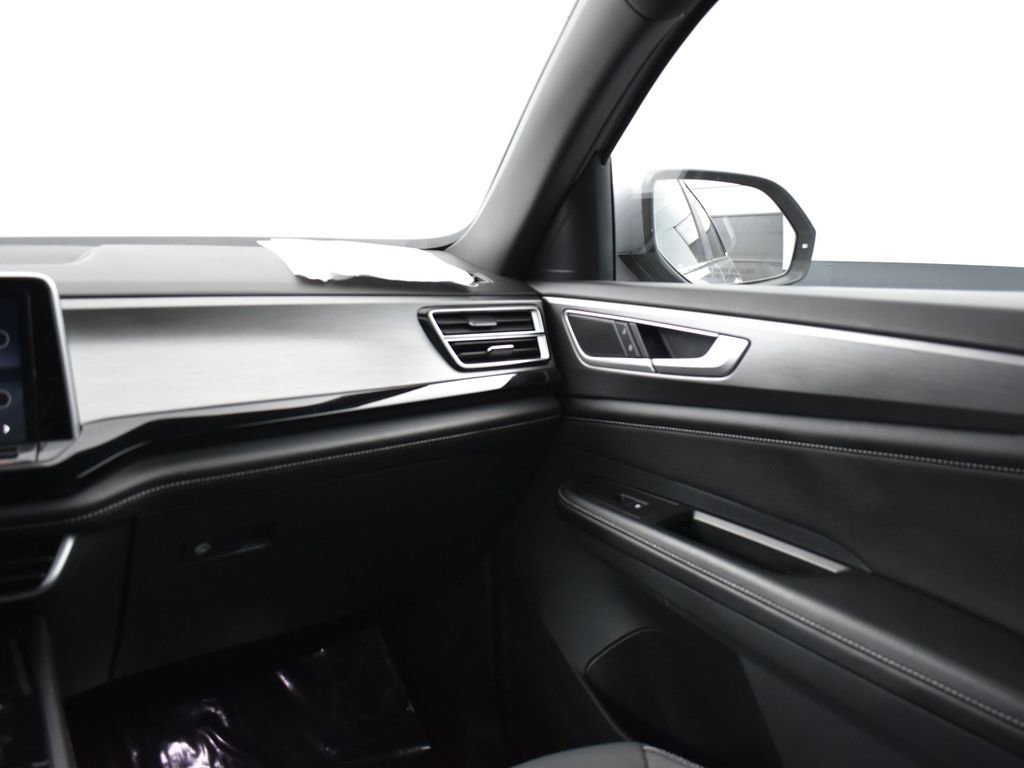 Used 2024 Volkswagen Atlas Cross Sport SE image 18