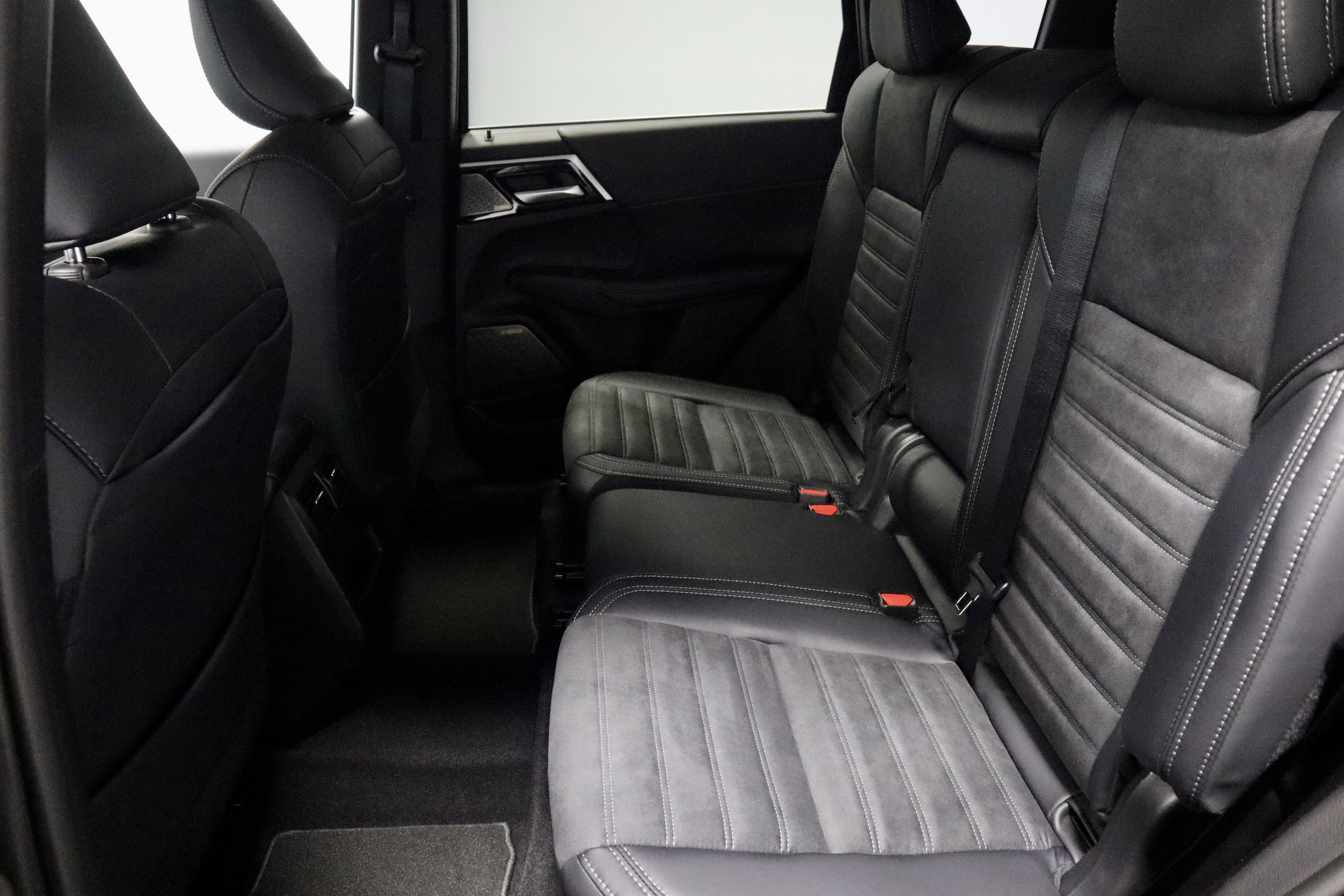 New 2025 Mitsubishi Outlander SE image 16