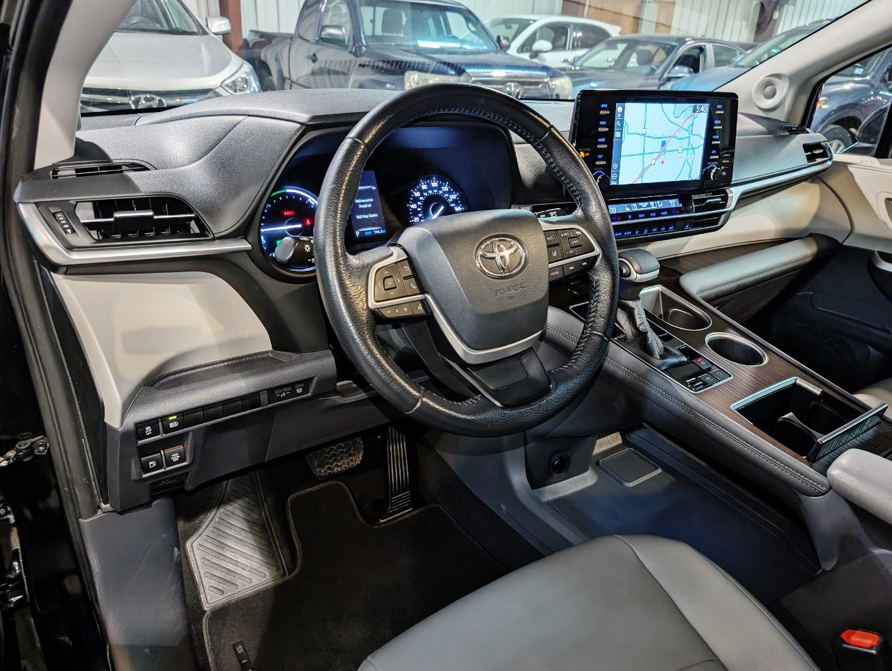 Used 2021 Toyota Sienna XLE w/ XLE Plus Package FWD image 15