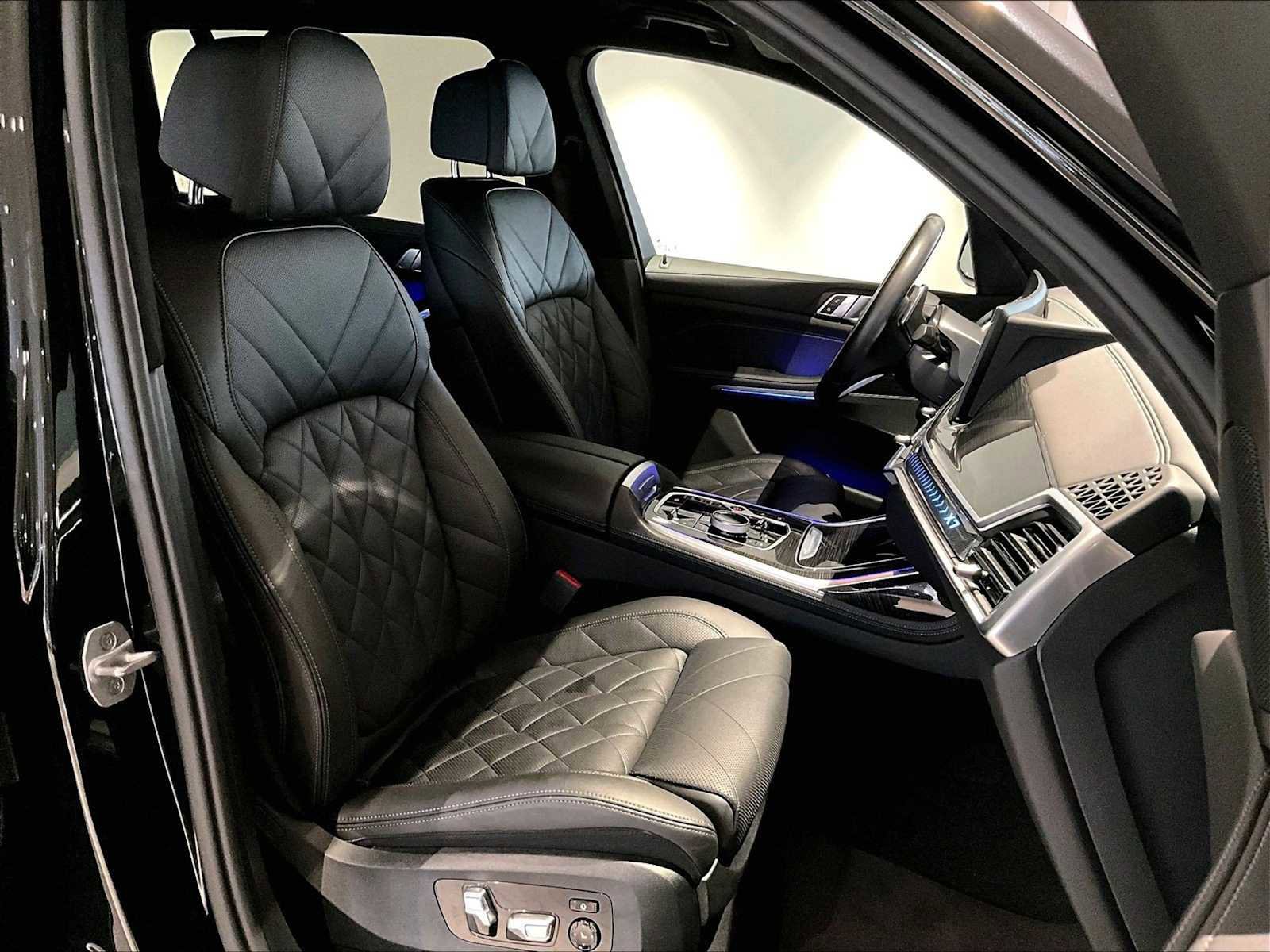 Used 2024 BMW X7 xDrive40i w/ M Sport Package image 22