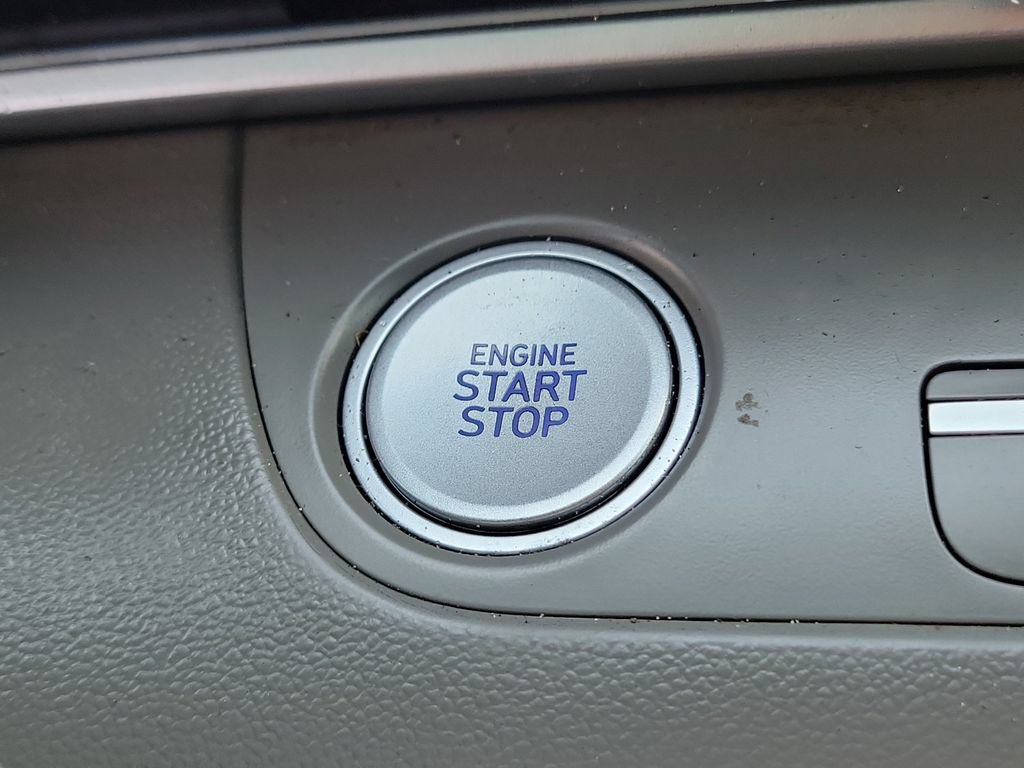 Used 2024 Hyundai Elantra SEL FWD image 40