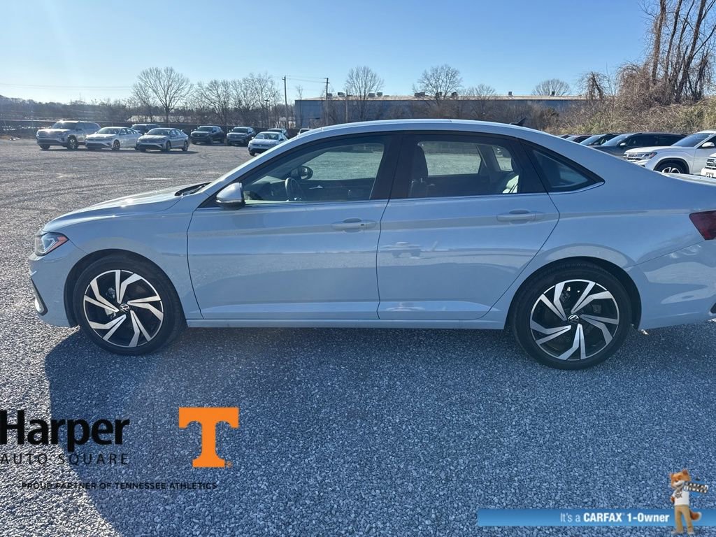 Used 2025 Volkswagen Jetta SEL image 2