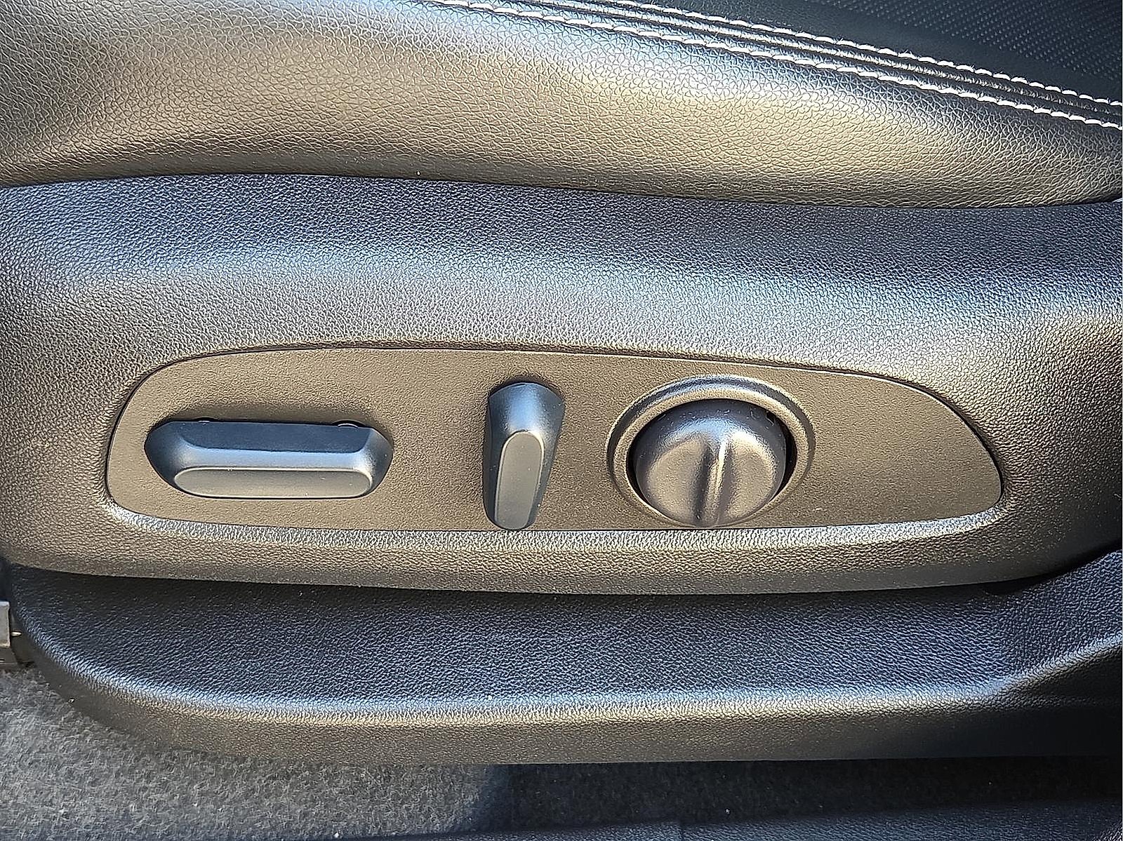 Used 2022 GMC Terrain SLT image 14