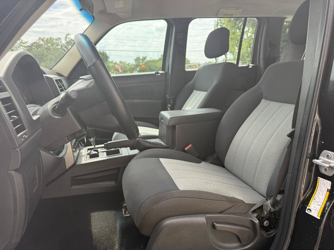 Used 2010 Jeep Liberty Sport AWD/4WD image 22