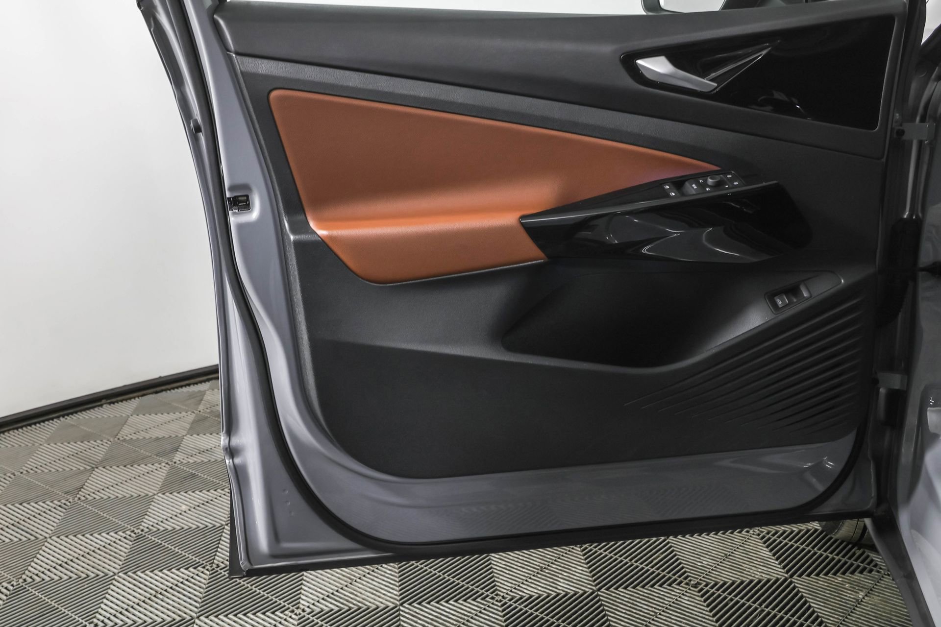 Used 2021 Volkswagen ID.4 Pro S w/ Gradient Package image 35