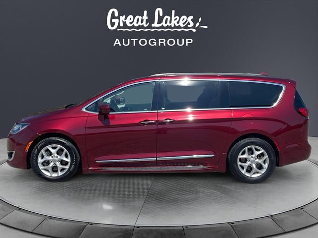 Used 2017 Chrysler Pacifica Touring-L w/ Tire & Wheel Group FWD image 2