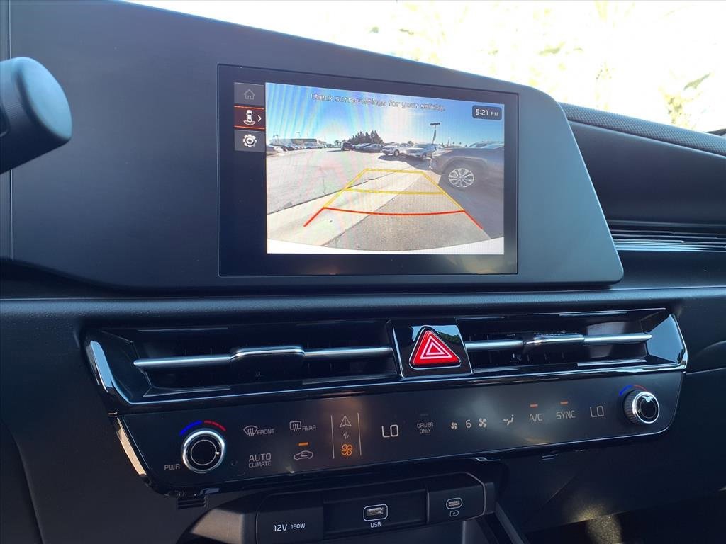 Used 2025 Kia Niro LX image 18