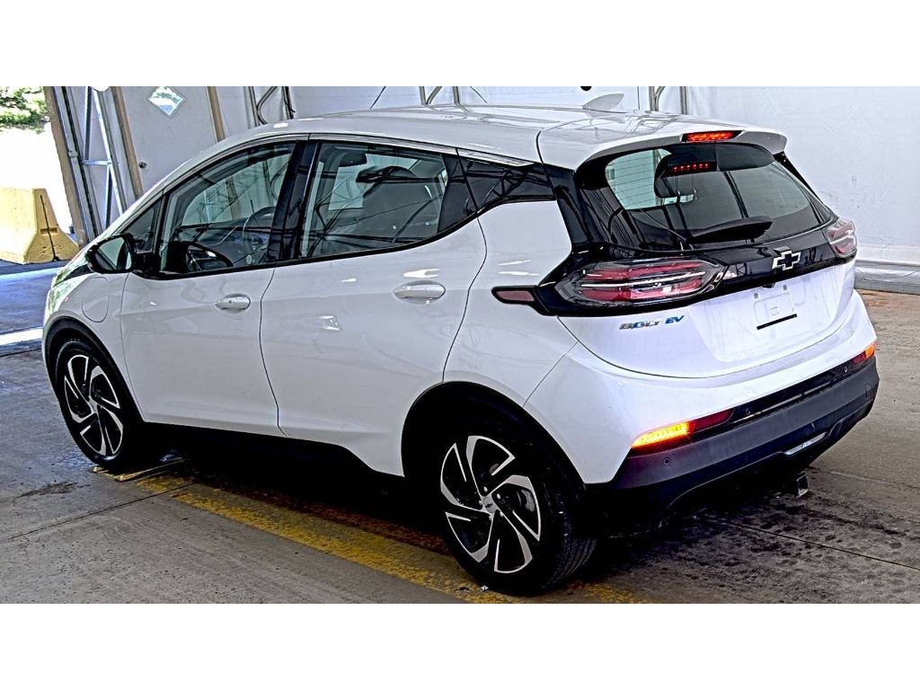 Used 2022 Chevrolet Bolt LT w/ Infotainment Package FWD image 4