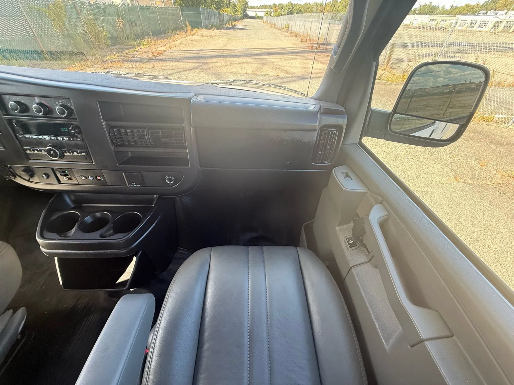 Used 2016 Chevrolet Express 2500 RWD image 26