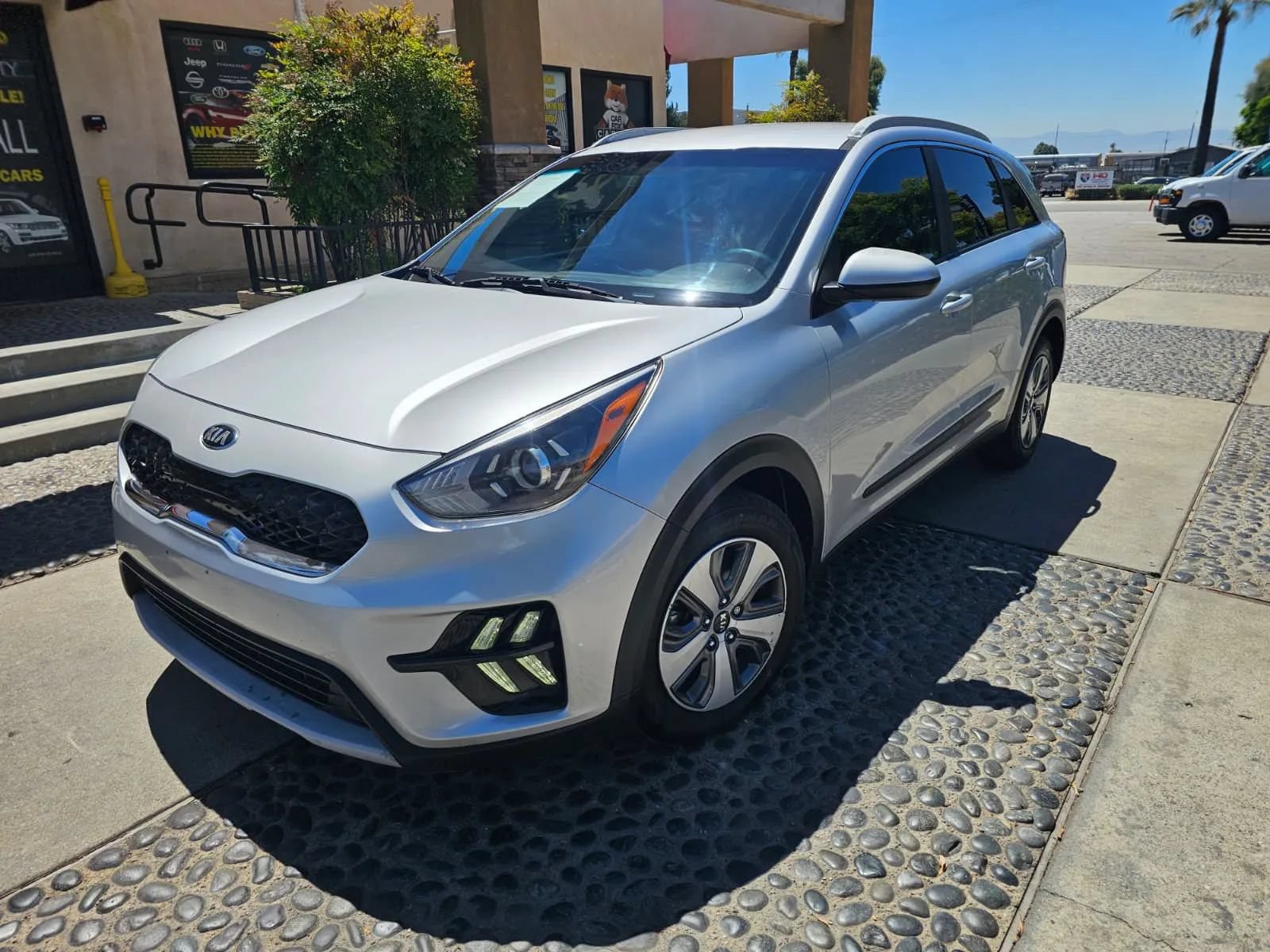 Used 2020 Kia Niro LX FWD image 1