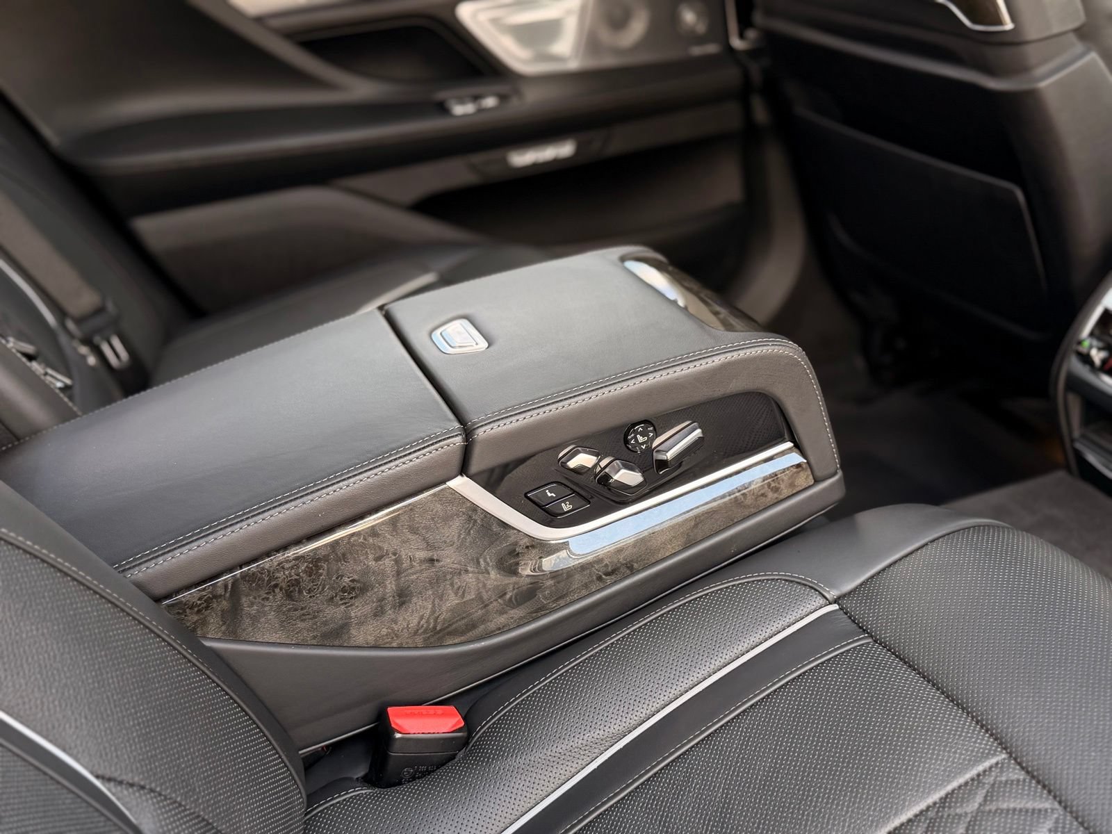 Used 2018 BMW M760i xDrive AWD/4WD image 42