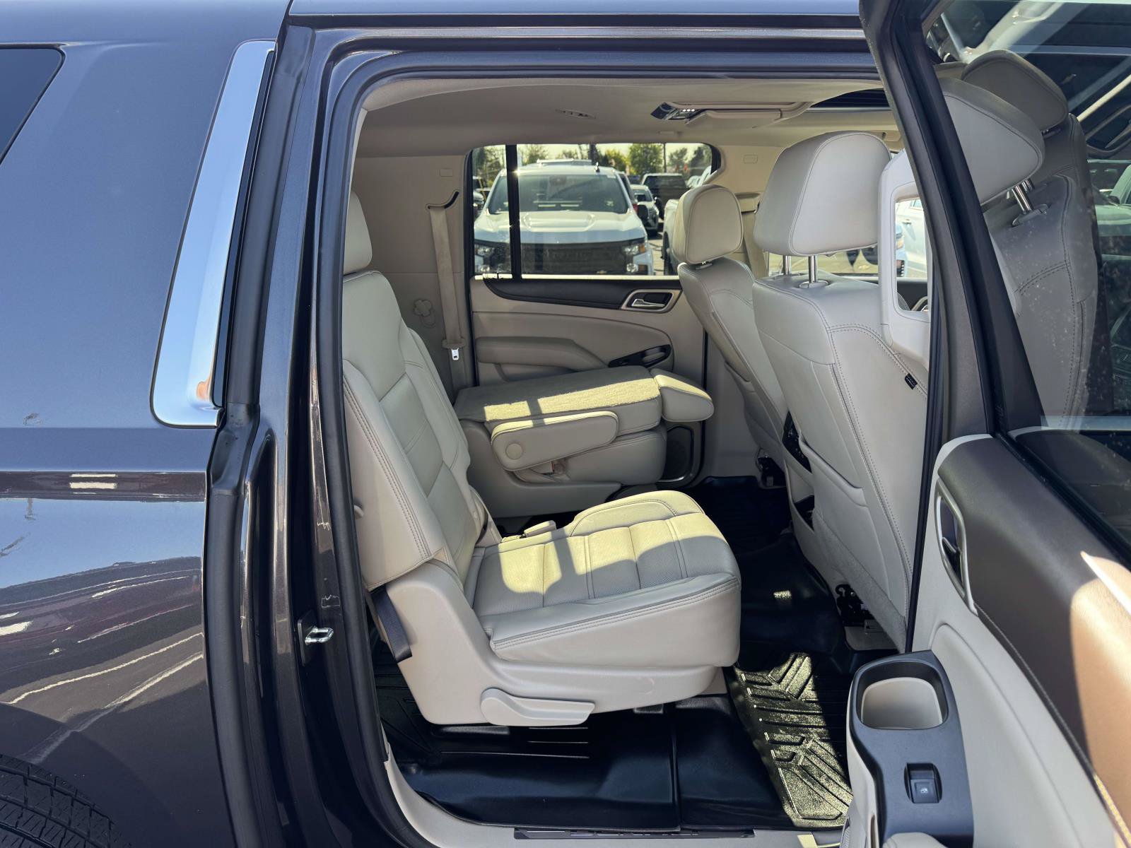 Used 2017 GMC Yukon XL Denali w/ Open Road Package AWD/4WD image 16
