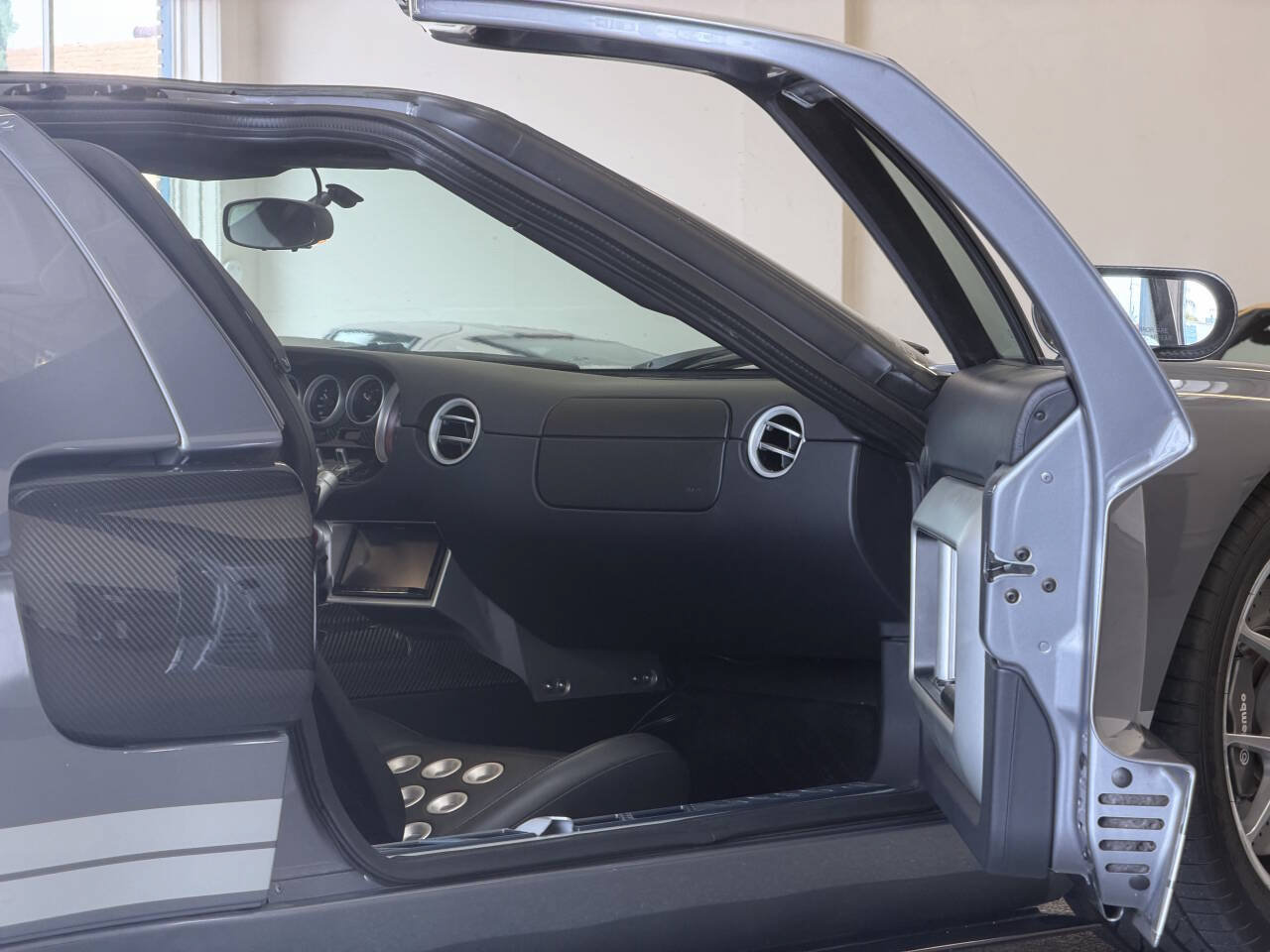 Used 2006 Ford GT RWD image 33