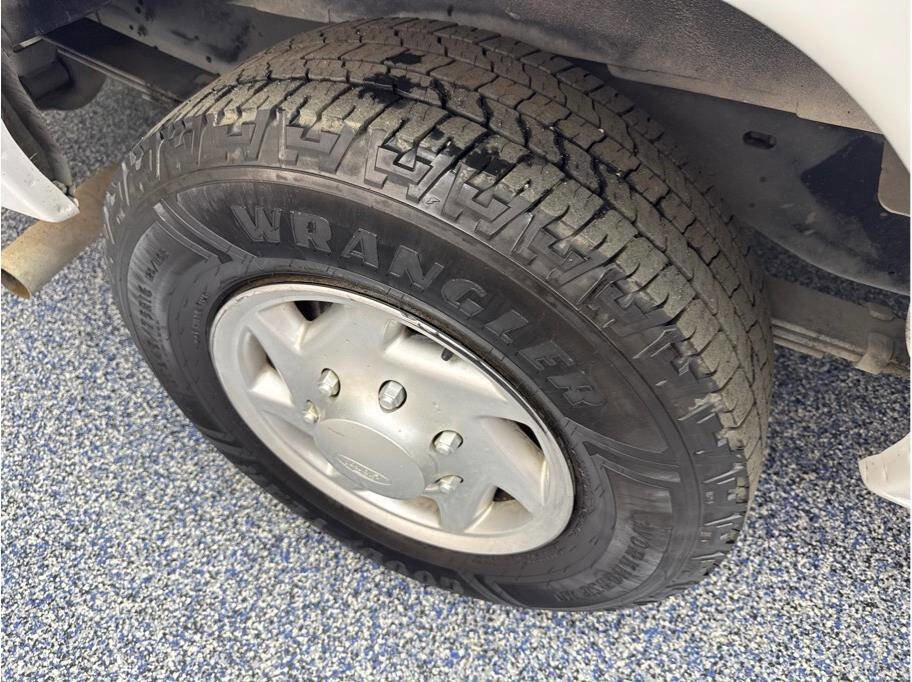 Used 2012 Ford E-350 and Econoline 350 XLT image 9